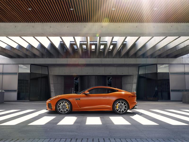 Jaguar F-Type SVR 2017