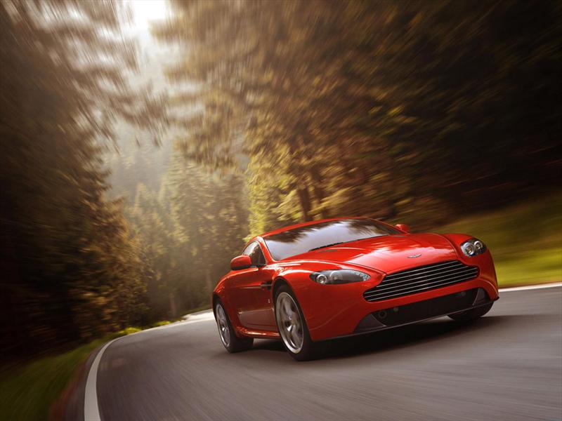 Aston Martin V8 Vantage 2012