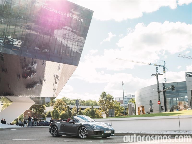 Porsche 911 Carrera 4 Cabriolet 2017