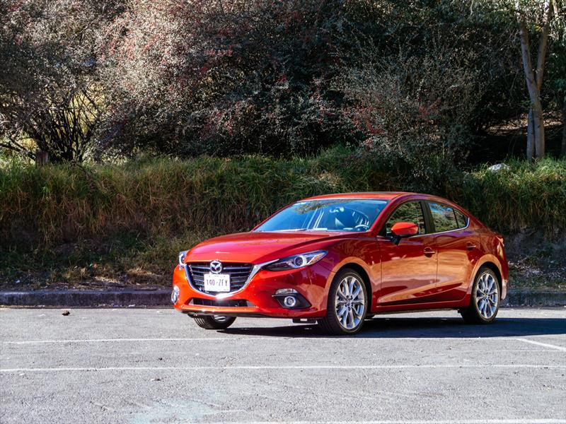 Mazda3 sedán 2014