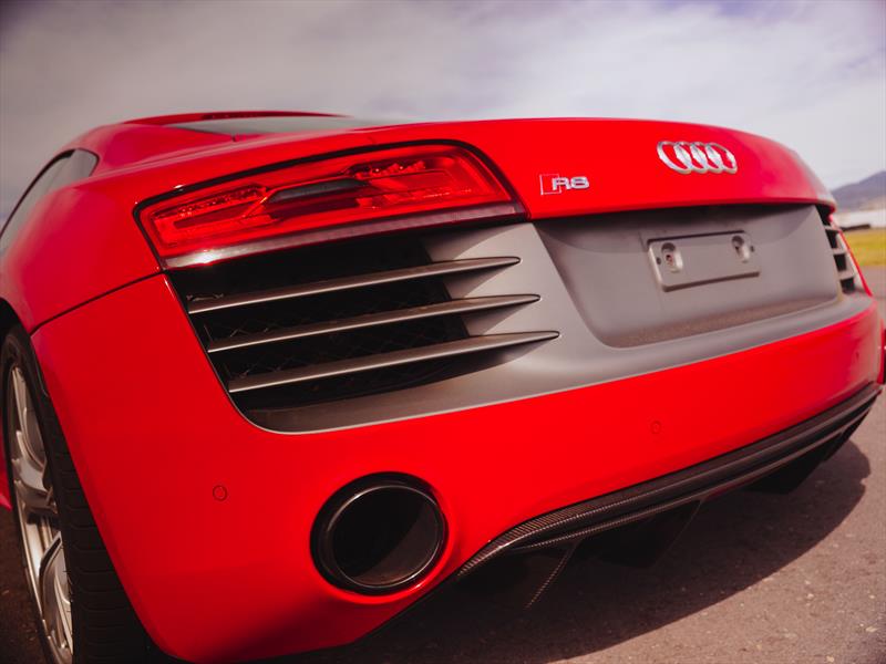 Audi R8 V10 Plus 2014