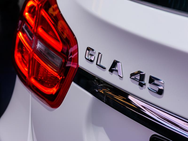 Mercedes-Benz GLA 45 AMG 2015