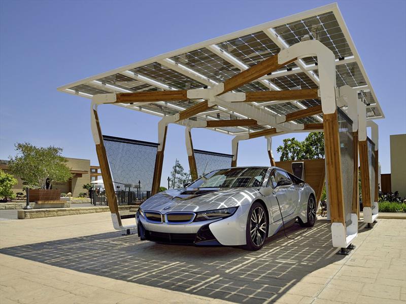 Cargador Solar de BMW para estacionamientos