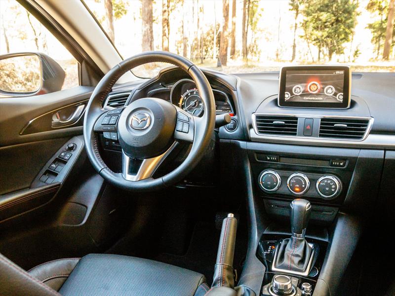 Mazda3 sedán 2014