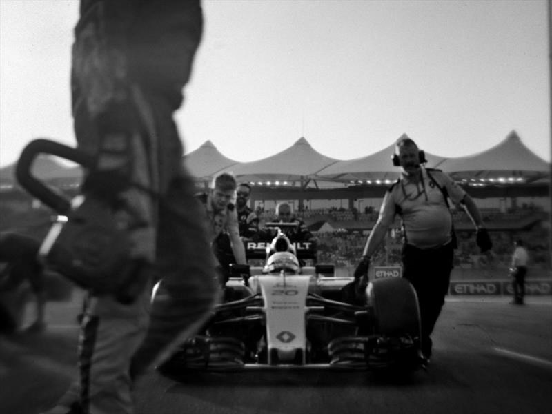 La F1 actual, con una cámara de 104 años