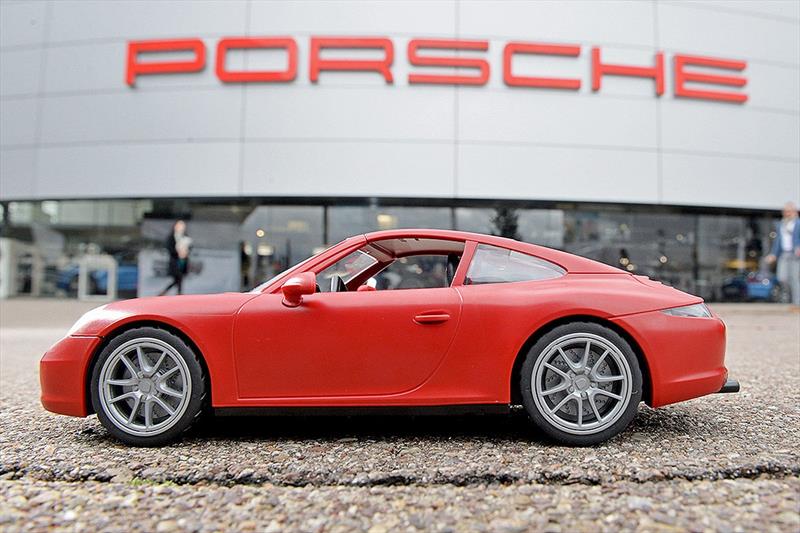 Porsche 911 Carrera S con sello Playmobil