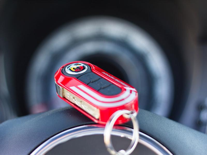 FIAT 500 Abarth Tributo Ferrari Romeo Ferraris