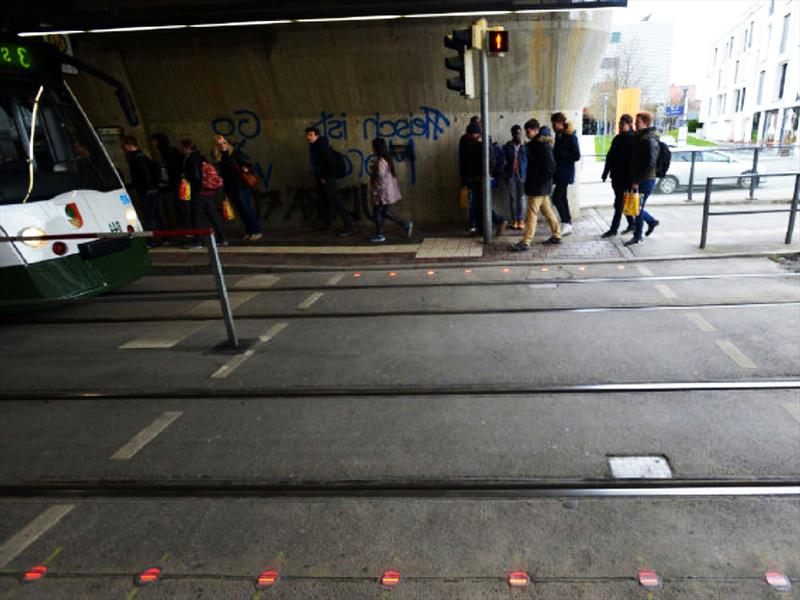 Semáforos para adictos al teléfono celular