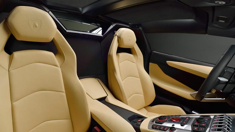 Lamborghini Aventador LP-700-4 Roadster