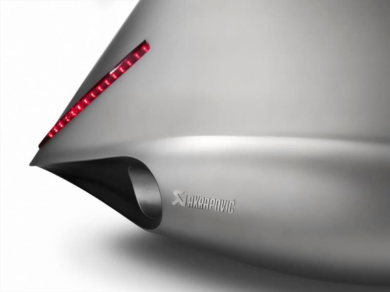 Akrapovič Full Moon