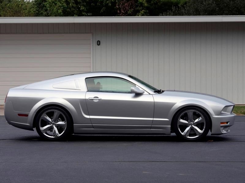 Mustang Iacocca 45th Anniversary Edition
