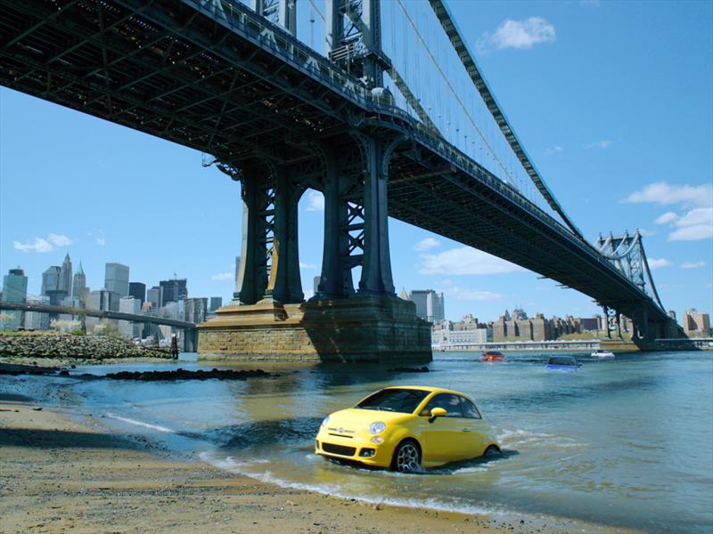 FIAT 500 navegando