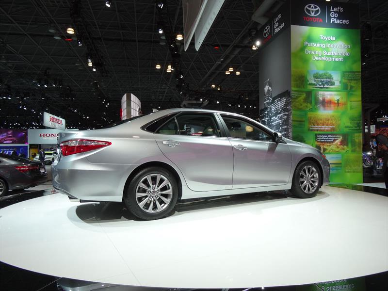 Toyota Camry 2015 se presenta