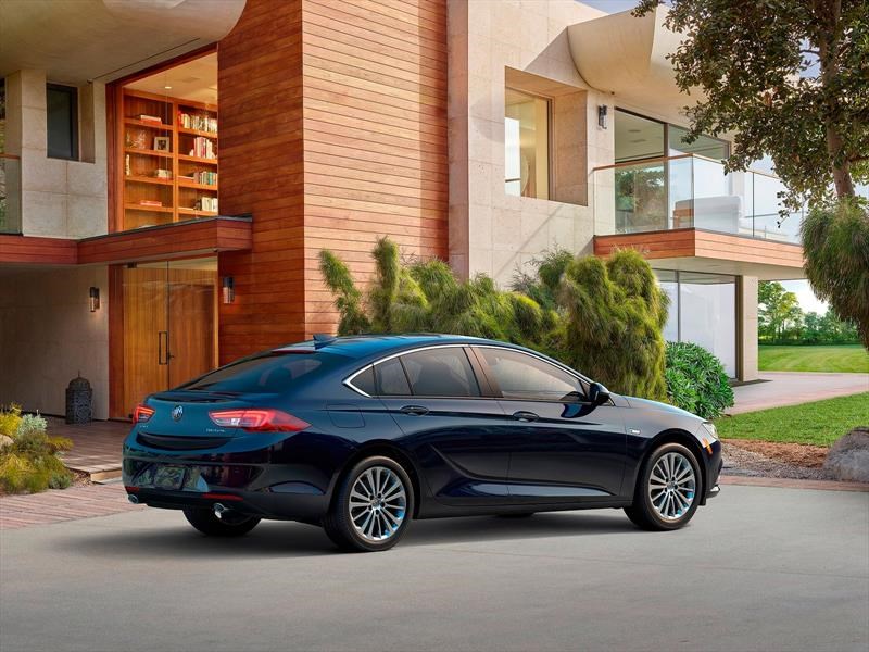 Buick Regal Sportback y TourX 2018