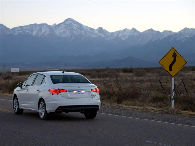 Manejamos el nuevo Citroën C4 Lounge
