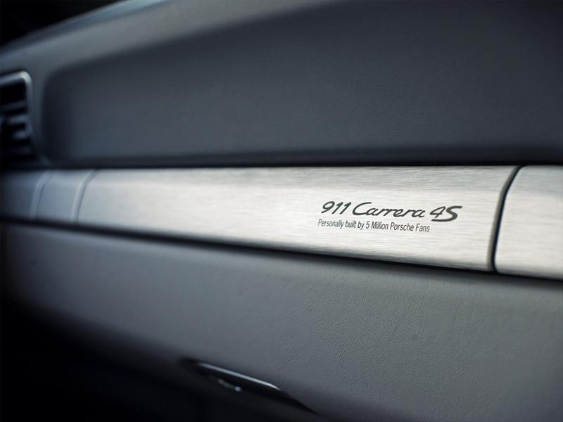 Porsche 911 Carrera 4 S 5 millones de fans