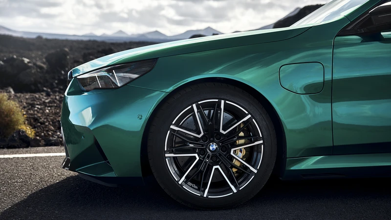 BMW M5 2025 (G90)