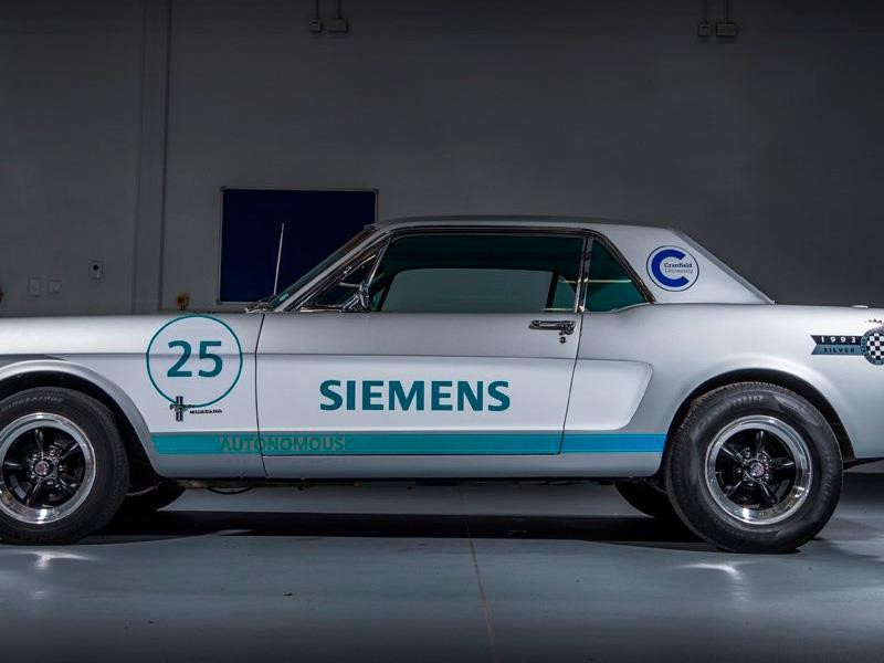 Ford Mustang 1965 Autónomo