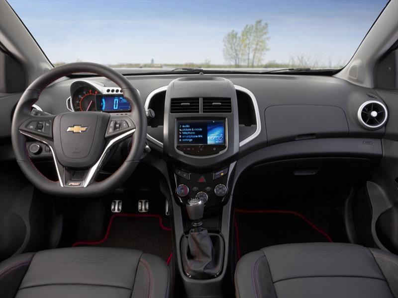 Chevrolet Sonic RS y Dusk Sedán 2014 se presentan