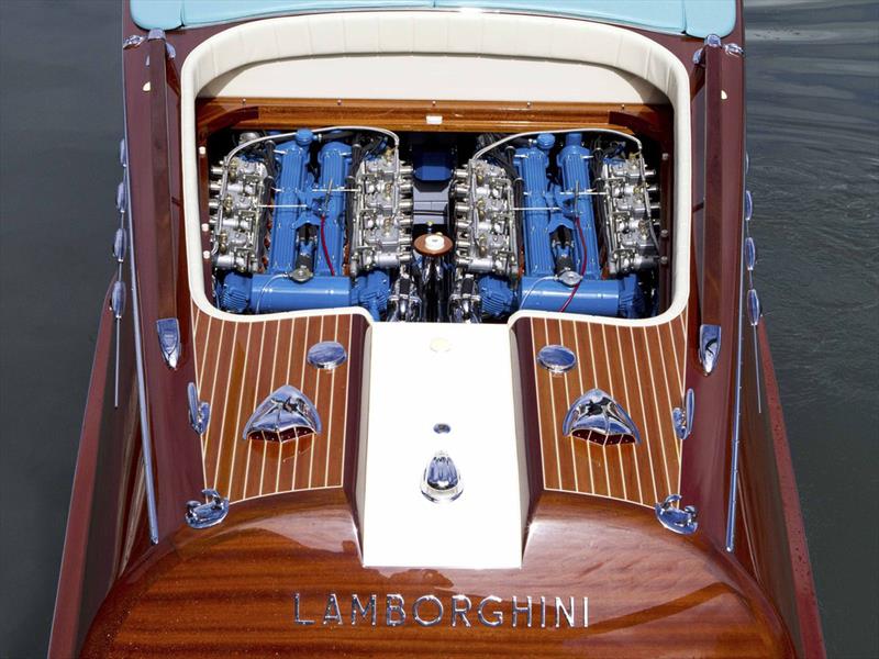 Riva Aquarama Lamborghini con dos V12