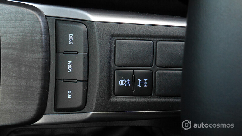 Test Drive Toyota Hilux 2021