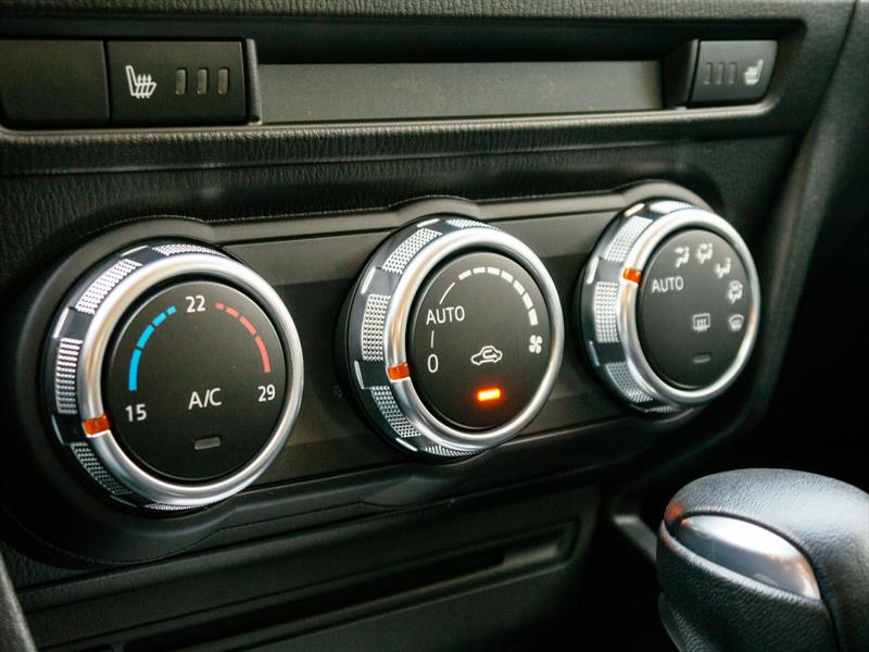 Mazda3 sedán 2014