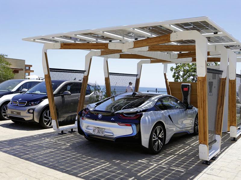Cargador Solar de BMW para estacionamientos