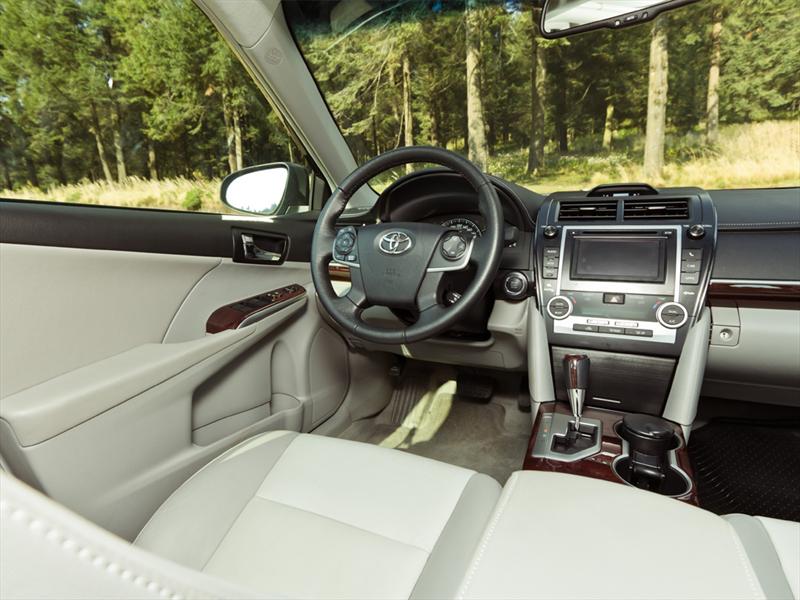 Toyota Camry XLE V6 2012
