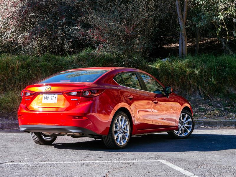 Mazda3 sedán 2014