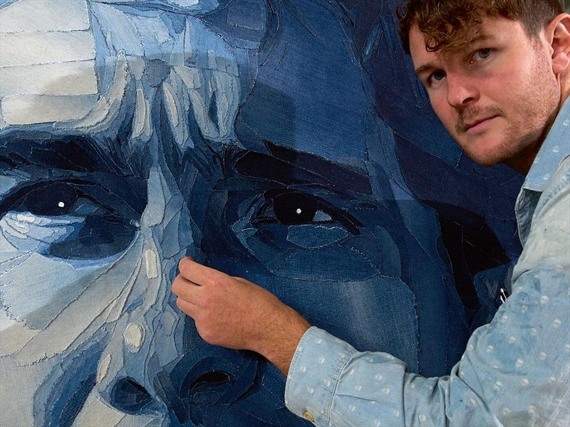 Retrato de Ayrton Senna creado con jeans