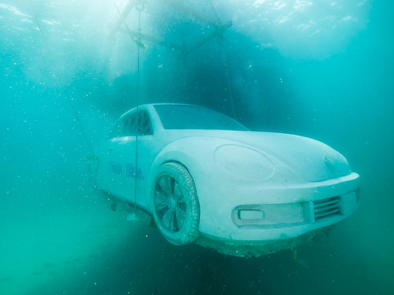 VW Beetle en el lecho marino del caribe