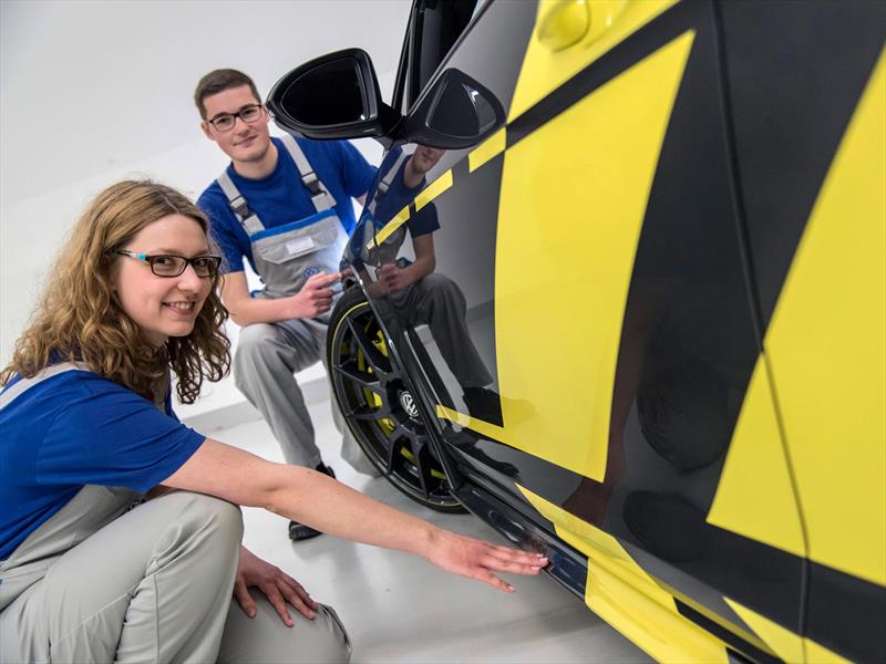 Volkswagen GTI Dark Shine