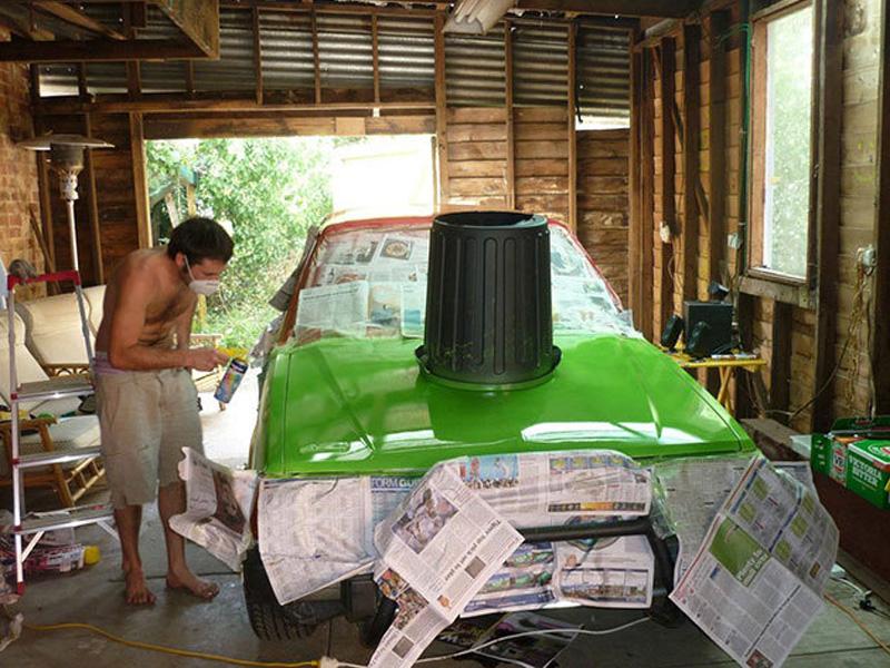 Subaru trasformado en vehículo de Jurassic Park