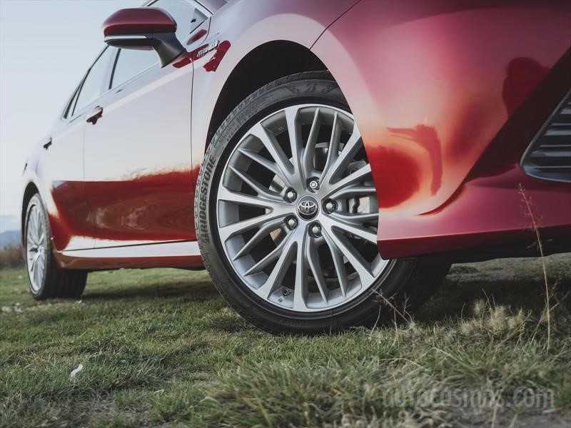 Toyota Camry Híbrido 2019