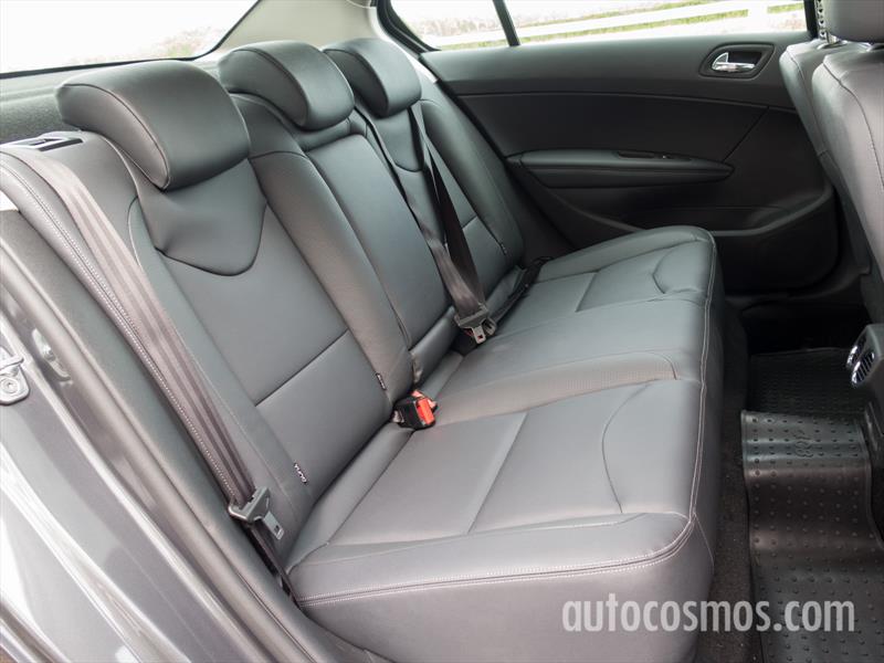 Peugeot 408 THP a prueba