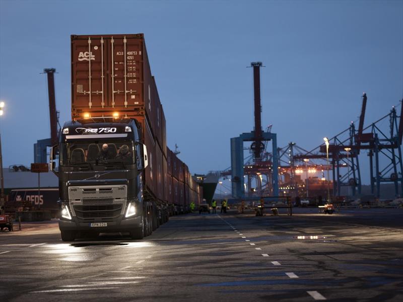 Un camión Volvo logró arrastrar 750 toneladas