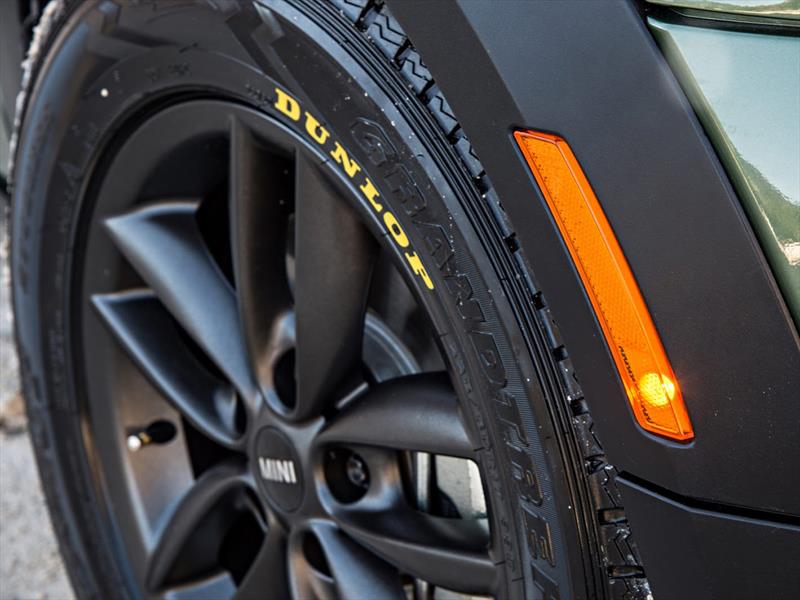 MINI Paceman Adventure Pickup Truck