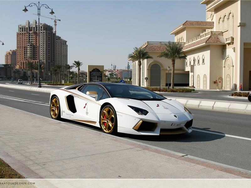 Lamborghini Aventador Roadster Golden