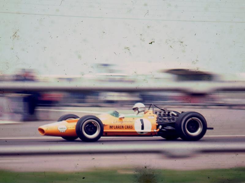 McLaren celebra 50 años en la competición