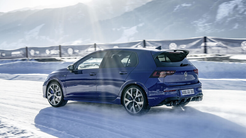 Volkswagen Golf R 2022 a prueba en la nieve