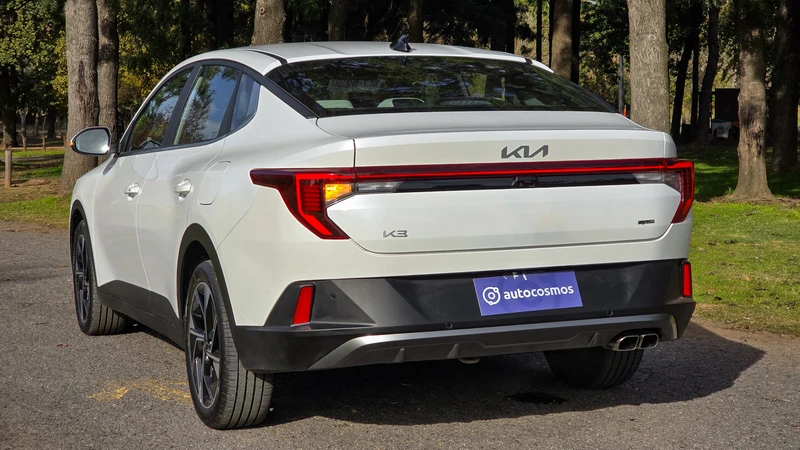 Test Drive Kia K3 Sedán