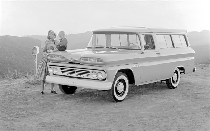 Chevrolet Suburban 6ª Generación 1960-1966