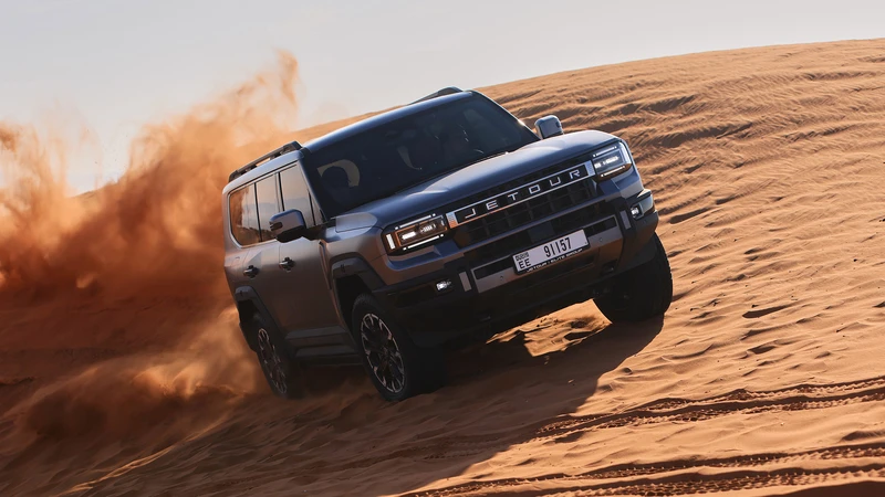 G700: contacto en el desierto de Dubai