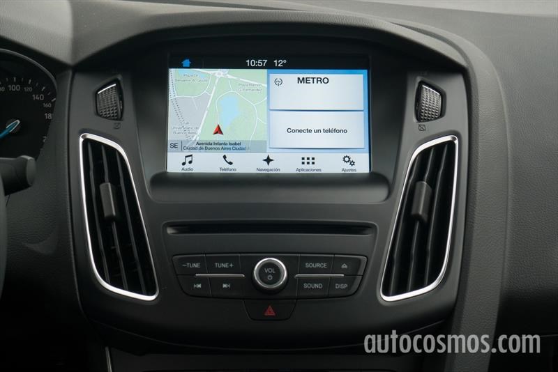 Ford Focus sedán a prueba