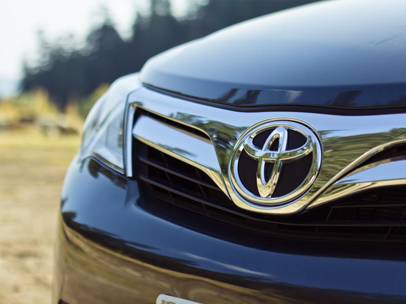 Toyota Camry XLE V6 2012