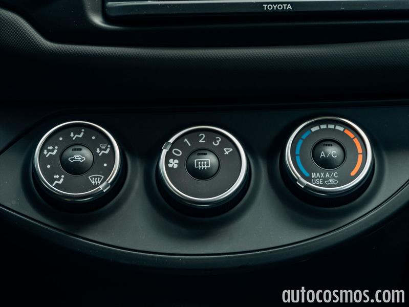 Toyota Yaris Hatchback 2015