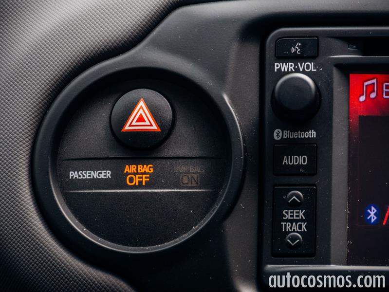 Toyota Yaris Hatchback 2015