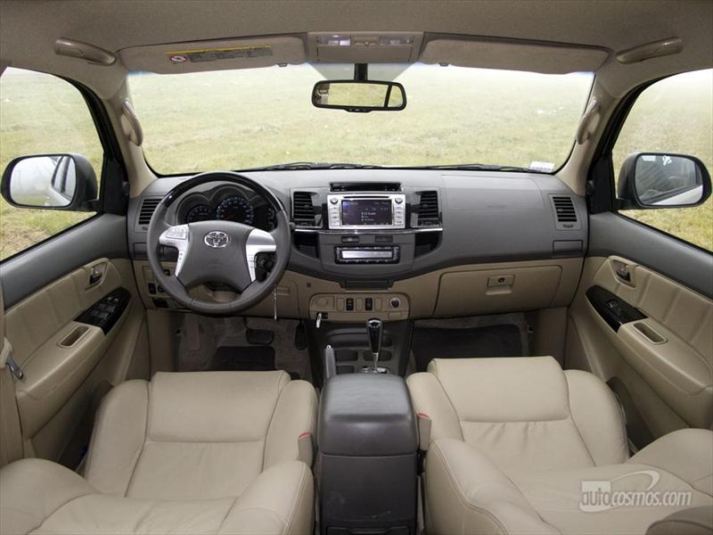 Prueba Toyota SW4 Nafta