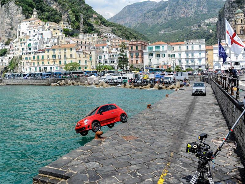 FIAT 500 navegando