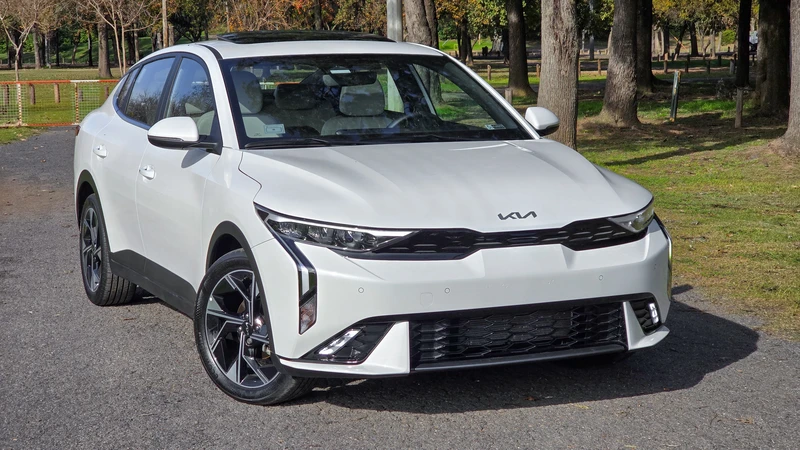Test Drive Kia K3 Sedán
